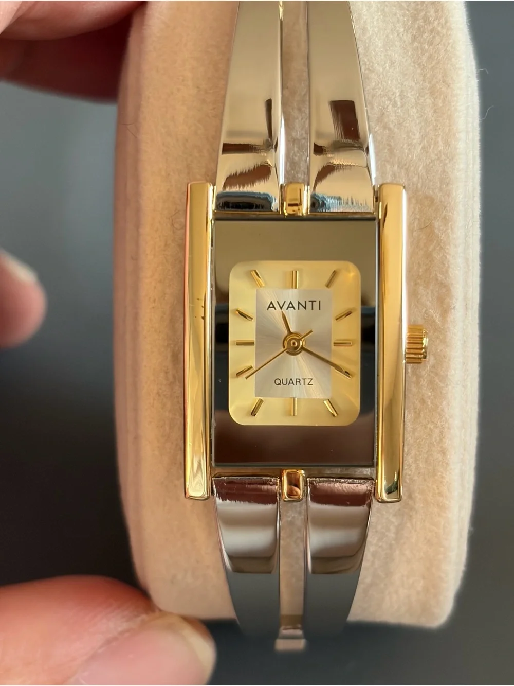 Avanti Quartz Women’s Gold Dial Two-Tone Metal Bangle Watch New Battery